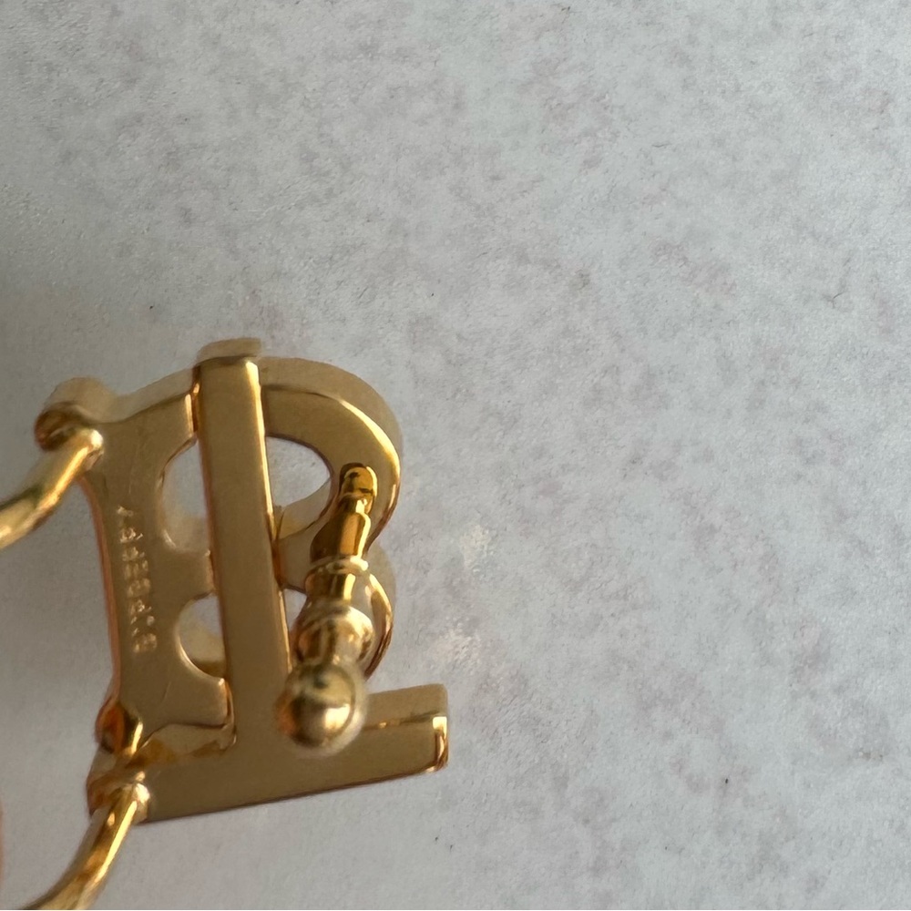 Burberry TB Reversible Leather
Belt Brown/ Black with Gold Burberry Logo Accent - Picture 10 of 16